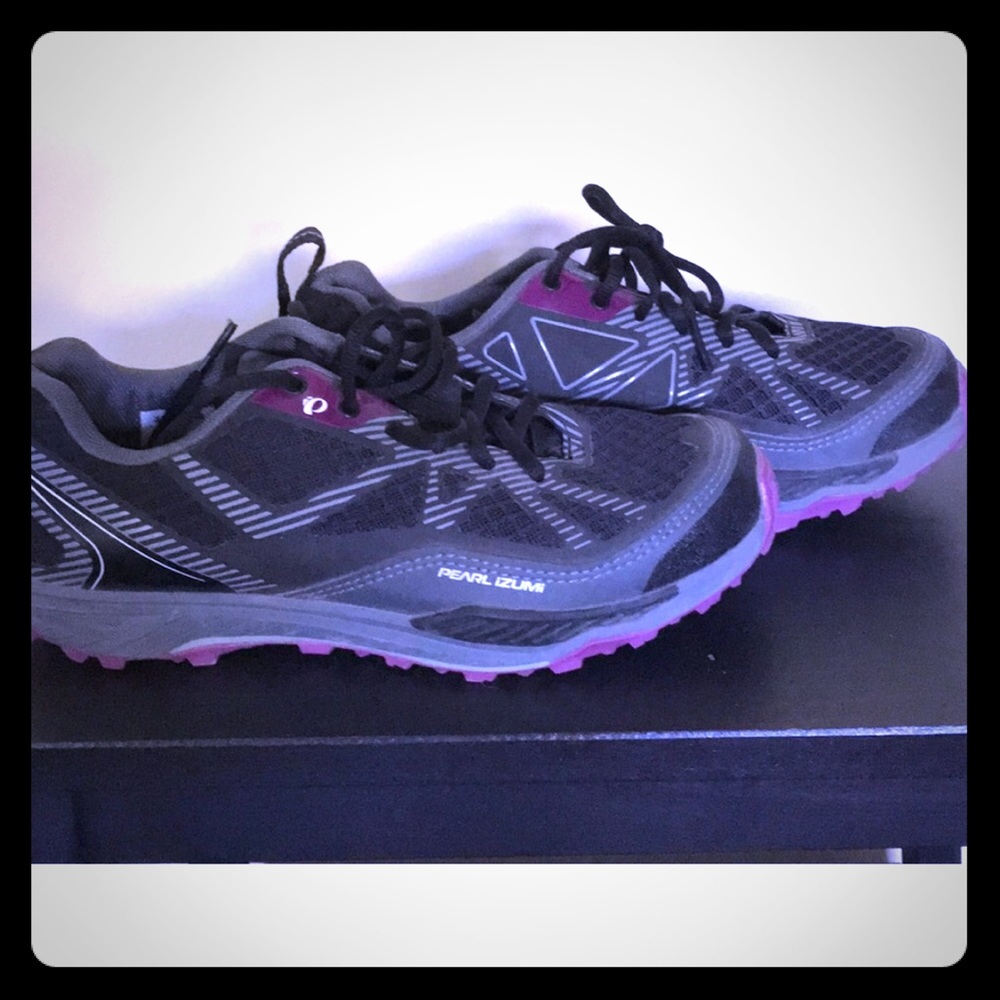 Pearl Izumi women’s Bike shoes like new size 40